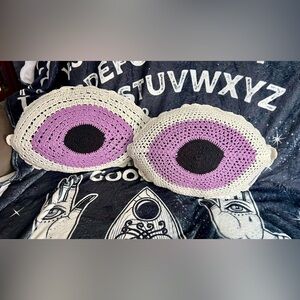 NWT London Kaye Handcrafted Halloween Eyeball Crochet Pillow Set Home Decor